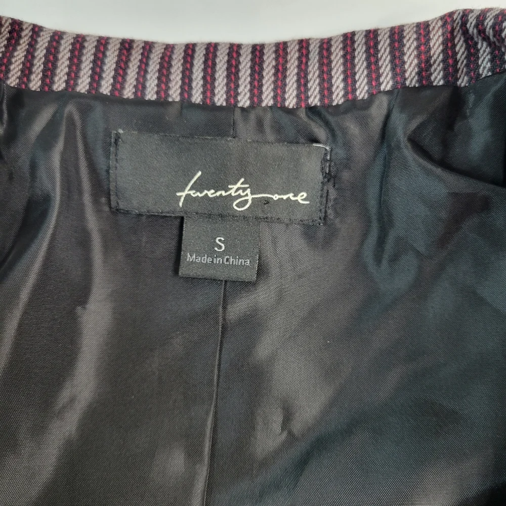 Striped Blazer - Picture 3 of 6